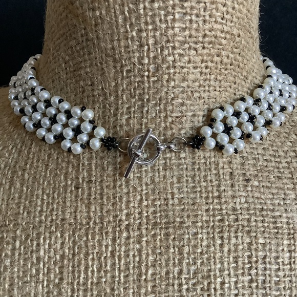 Vintage cameo faux pearl necklace. - Picture 4 of 4